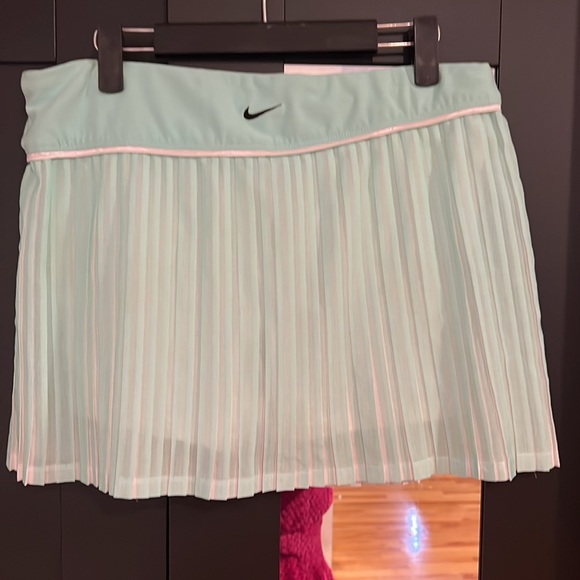 Nike Tennis skirt Mint green and white. Shorts attached - Picture 4 of 4